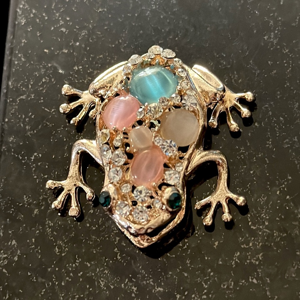 Betsey Johnson Frog pendant - jeweled - quirky and fun - Picture 4 of 12